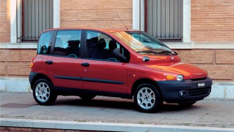 Fiat Multipla lateral Fiat Multipla movolumen feo clásico italiano