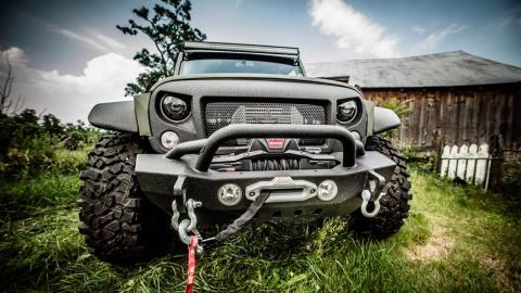 Jeep Wrangler 6x6 Tomahawk frontal Jeep Wrangler 6x6 Tomahawk G. Patton seis ruedas off-road preparaciones brutal