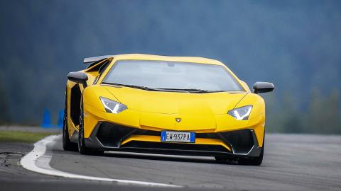 Lamborghini Aventador SV en Nürburgring: ahora con dirección trasera Lamborghini Aventador SV en Nürburgring: ahora con dirección trasera