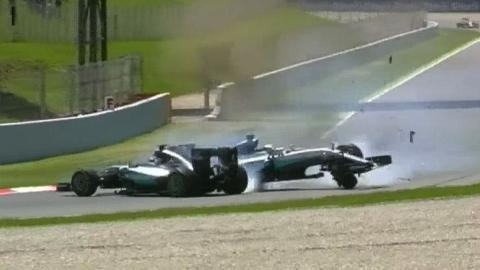 Un choque en el GP de España 2016 que rompió una racha triunfal de Nico Rosberg y deró heridas abiertas entre él y Hamilton Un choque entre Rosberg y Hamilton en el GP de España 2016 desató la guerra entre ellos y un incendio en Mercedes