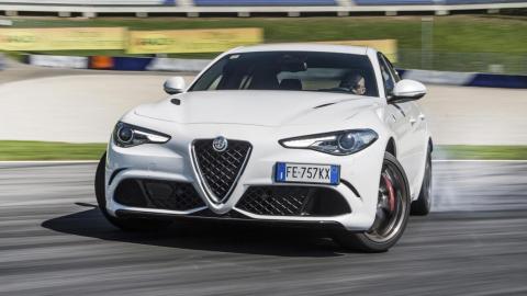 Coches haciendo drifting: Alfa Romeo Giulia QV Coches haciendo drifting: Alfa Romeo Giulia QV