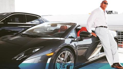 Dwayne Johnson y un espectacular Lambo Spyder. ¿Sabes qué modelo es? Dwayne Johnson y un espectacular Lambo Spyder. ¿Sabes qué modelo es?