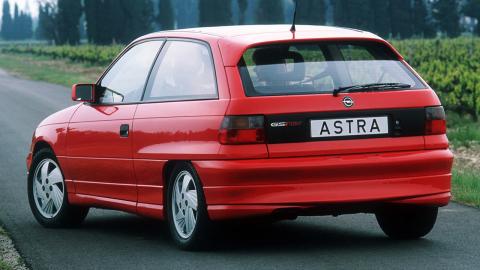 Coches que son un imán para la Guardia Civil - Opel Astra GSi Coches que son un imán para la Guardia Civil - Opel Astra GSi