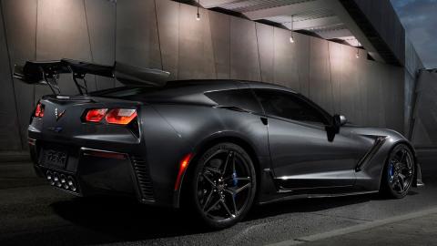 Chevrolet Corvette ZR1 2018 trasera Chevrolet Corvette ZR1 2018 superdeportivo