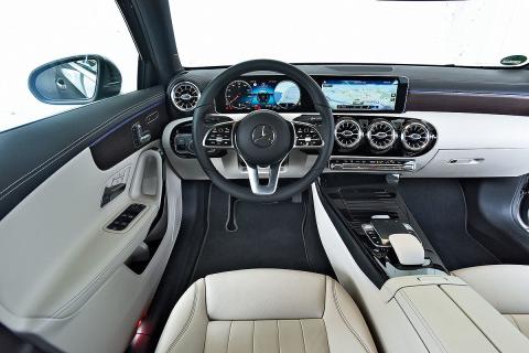Mercedes Clase A vs Volkswagen Golf Mercedes Clase A vs Volkswagen Golf
