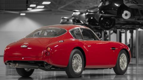 Primer Aston Martin DB4 GT Zagato continuation lujo nuevo clasico
