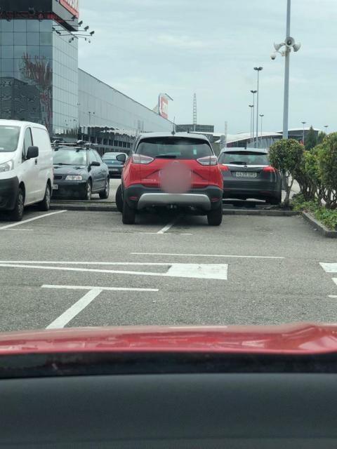 Coches mal aparcados Coches mal aparcados