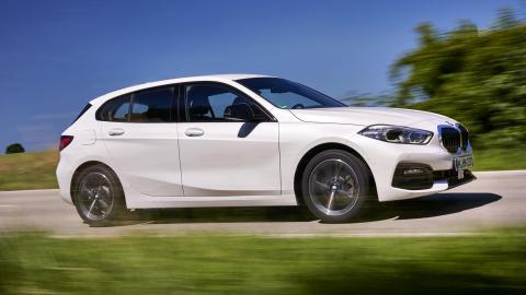 Prueba BMW Serie 1 2019 compacto lujo diesel premium blanco interior maletero faros cambio motor