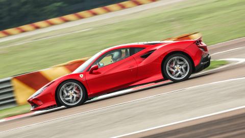 Prueba del Ferrari F8 Tributo deportivo radical circuito fiorano altas prestaciones