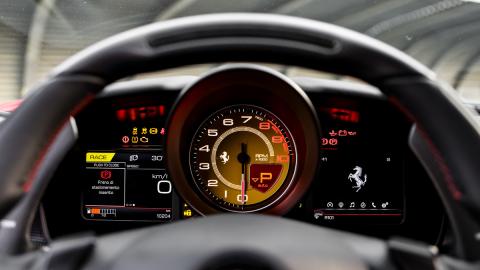 Prueba del Ferrari F8 Tributo deportivo radical circuito fiorano altas prestaciones