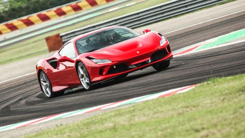 Prueba del Ferrari F8 Tributo deportivo radical circuito fiorano altas prestaciones