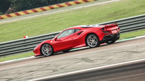 Prueba del Ferrari F8 Tributo deportivo radical circuito fiorano altas prestaciones