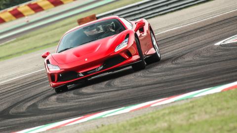 Prueba del Ferrari F8 Tributo deportivo radical circuito fiorano altas prestaciones