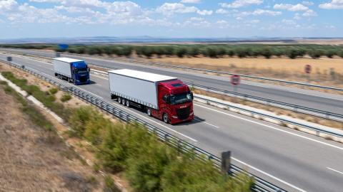 Camiones autopista AP-7 trailer camion iveco autovia