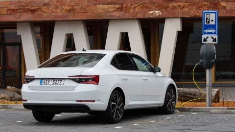 Skoda Superb IV coches hibrido enchufable familiar