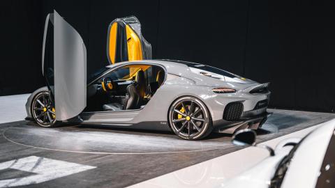 Koenigsegg Gemera deportivo GT cuatro plazas hiperdeportivo electrico hibrido