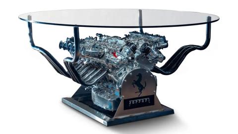 mesa con motor Ferrari V12