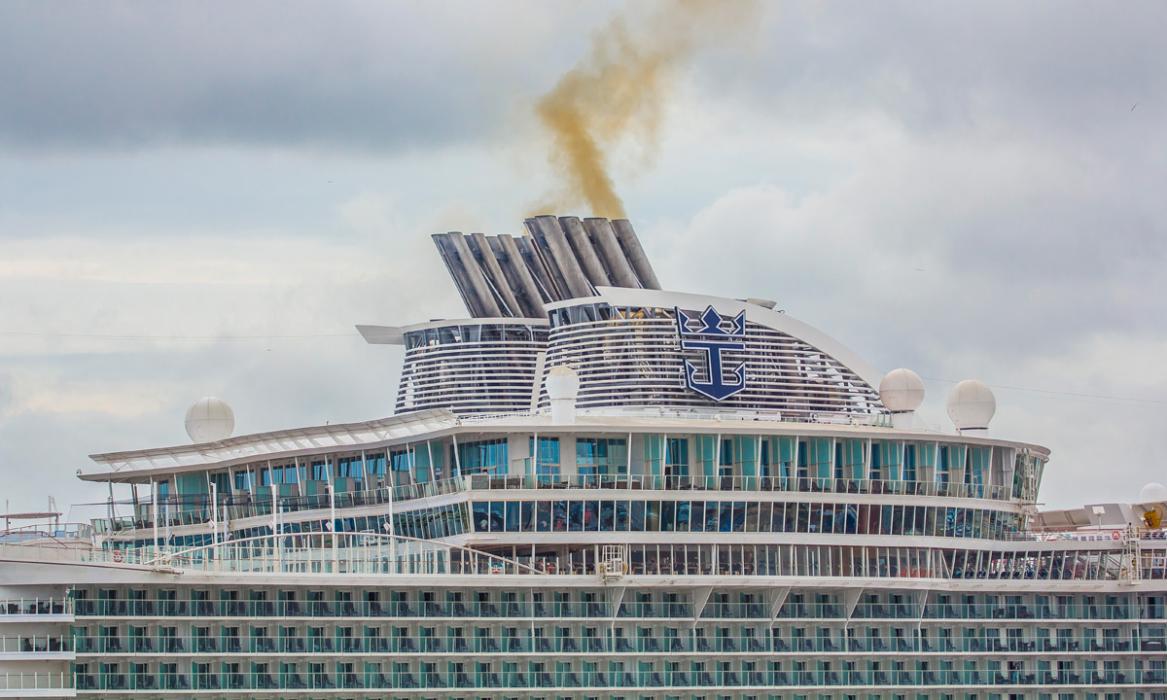 Barco que emite como 100 millones de coches Barco que emite como 100 millones de coches